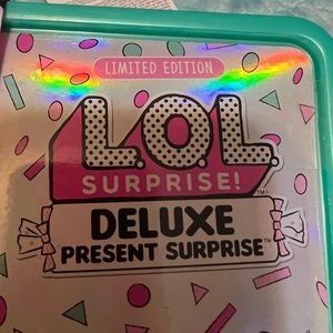 LOL LIMITED EDITION DELUXE PRESENT SURPRISE